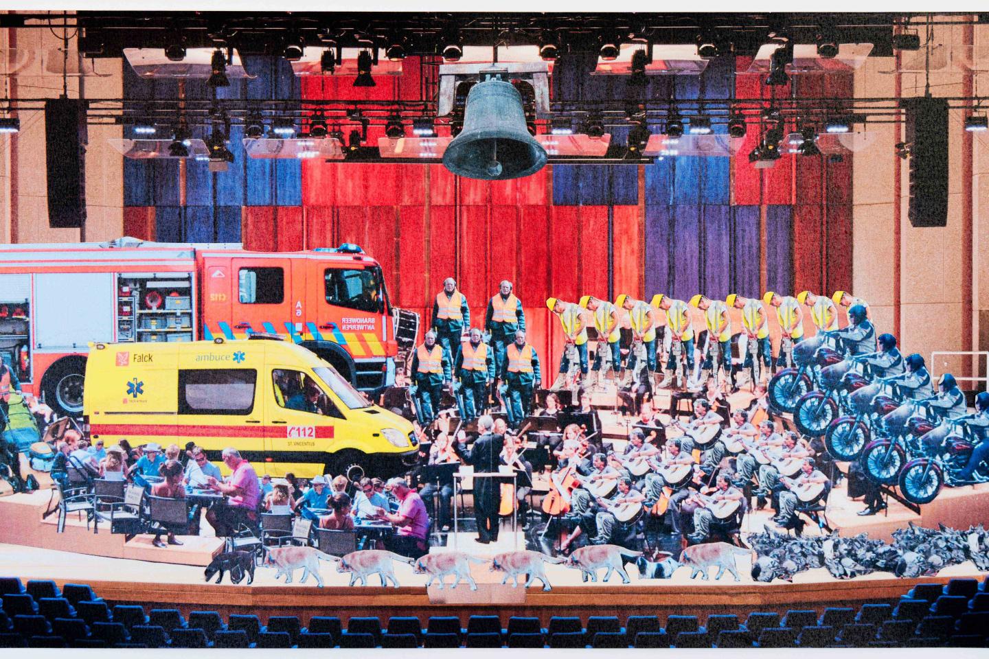 Symphony for one hundred citizens and a traffic light