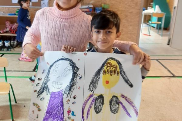 Kinderen leren al spelend over hun emoties praten