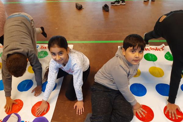 Kinderen leren al spelend over hun emoties praten
