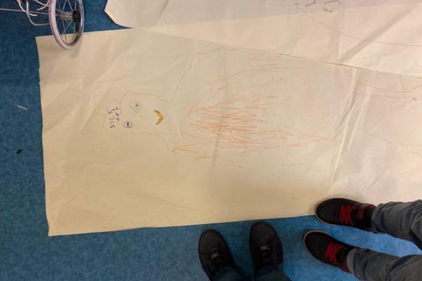 Kinderen leren al spelend over hun emoties praten