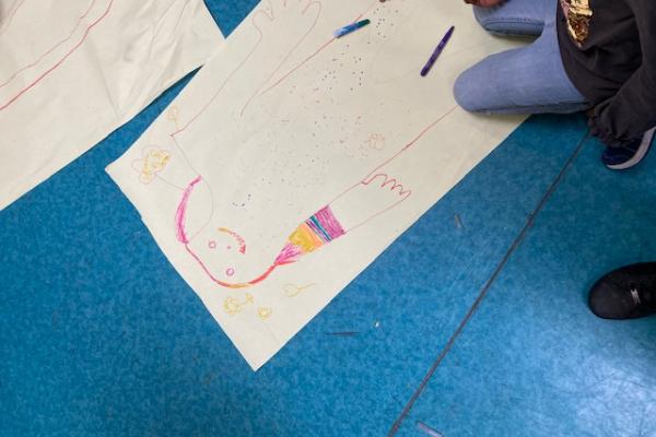 Kinderen leren al spelend over hun emoties praten